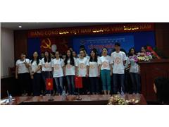 2013��Խ�����ó������רҵ77��ͬѧ˳���ִ�Խ����ѧ